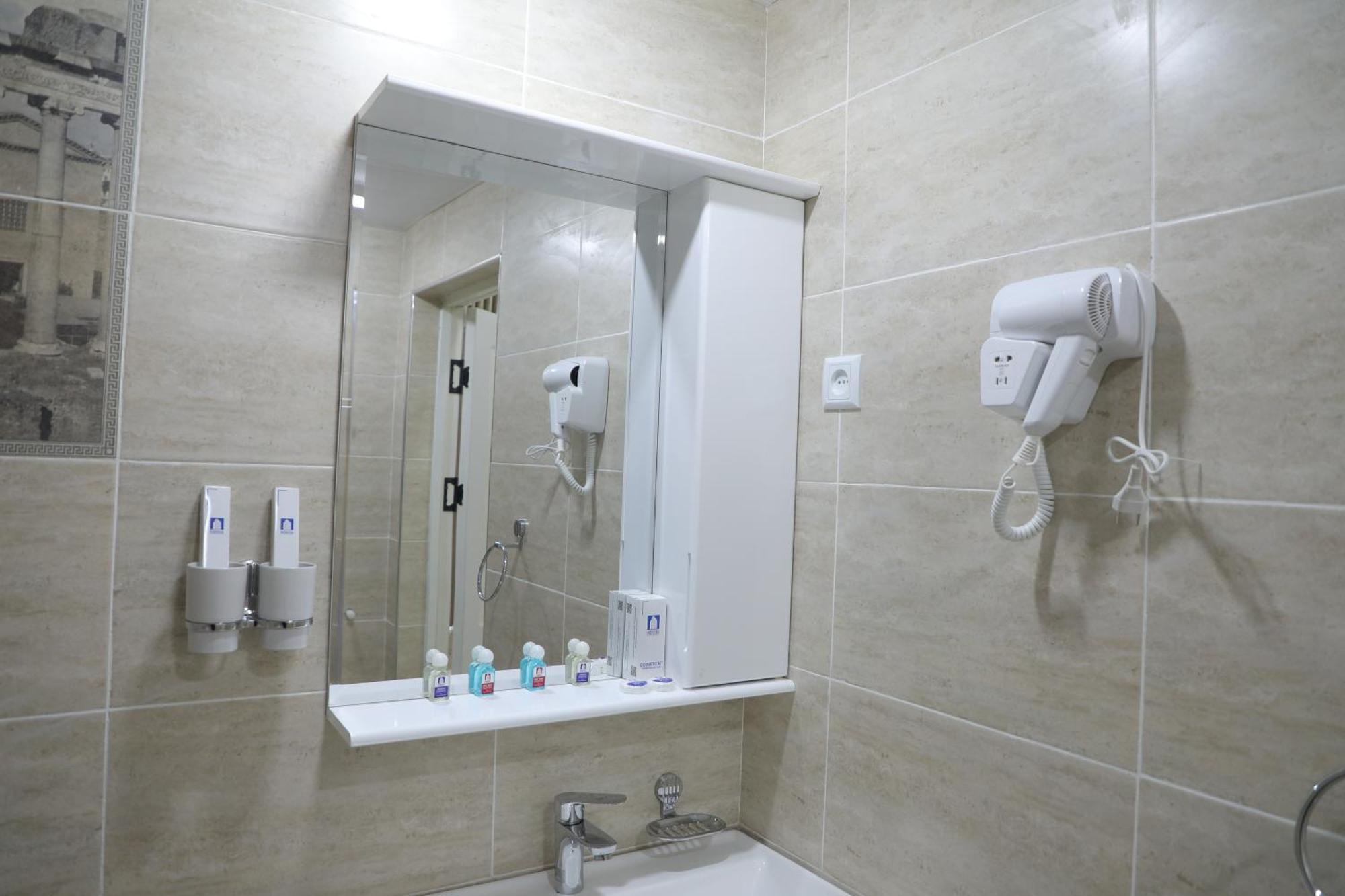 Status Hotel Qarshi Luaran gambar