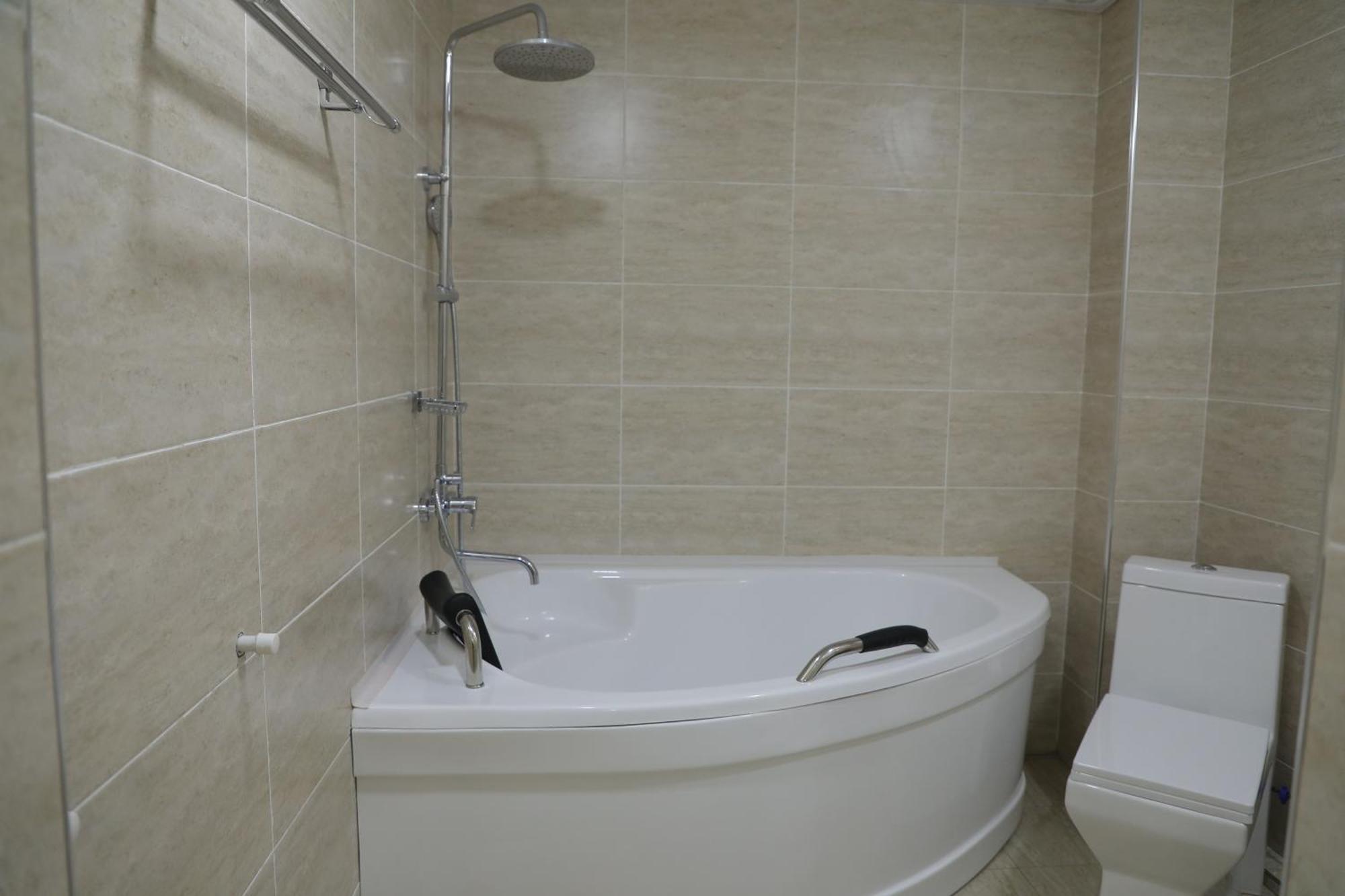 Status Hotel Qarshi Luaran gambar