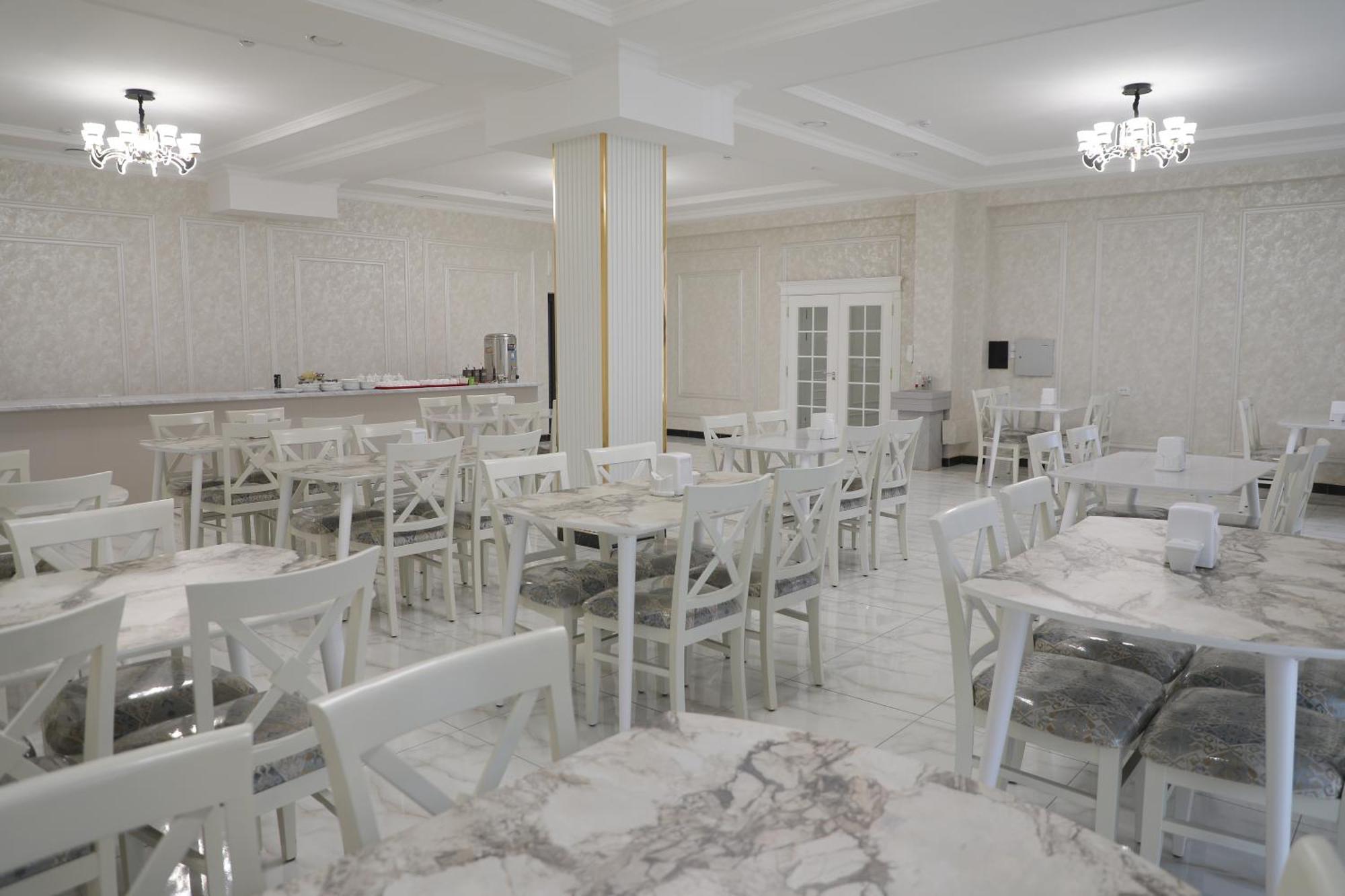 Status Hotel Qarshi Luaran gambar