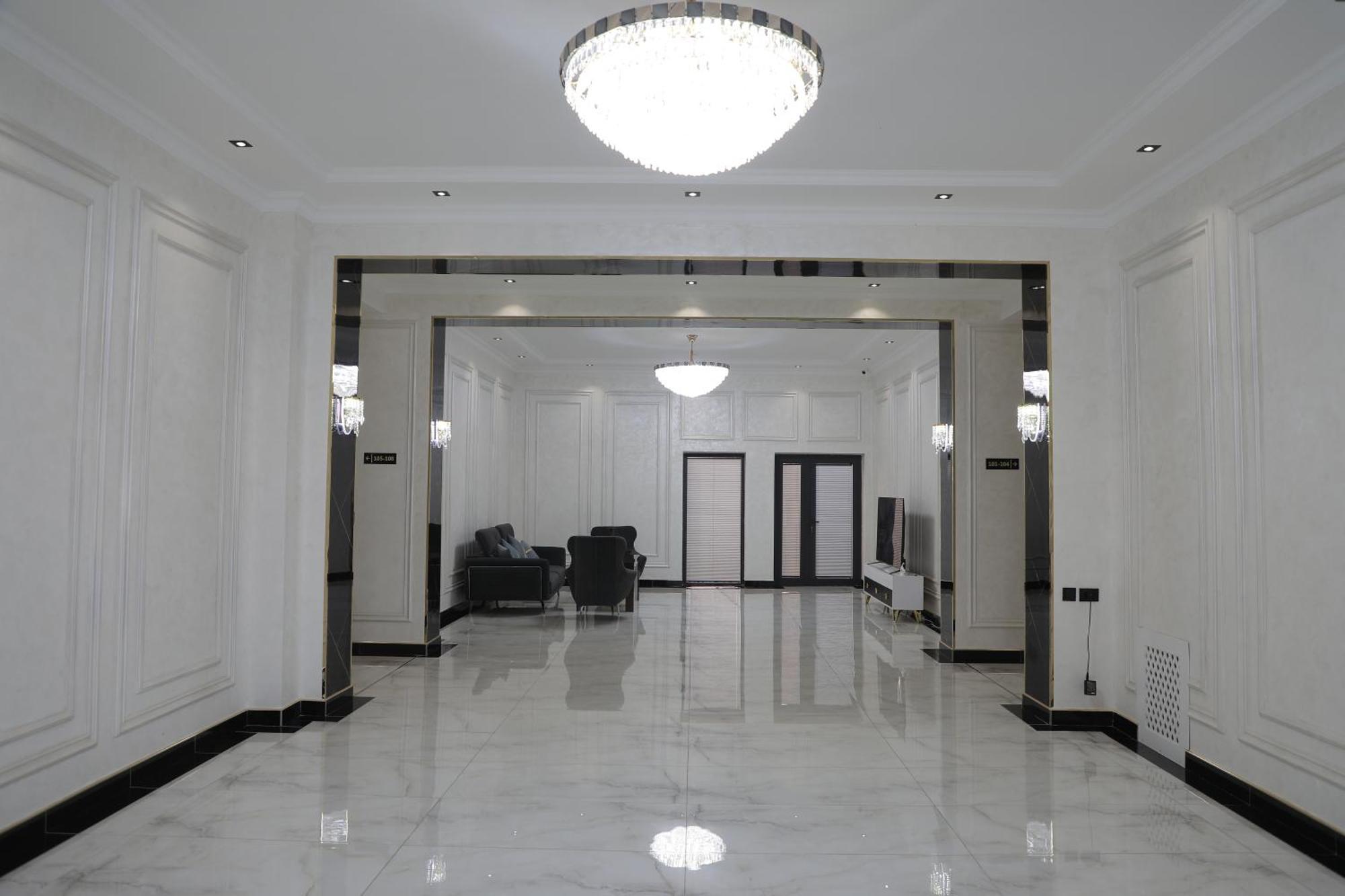 Status Hotel Qarshi Luaran gambar