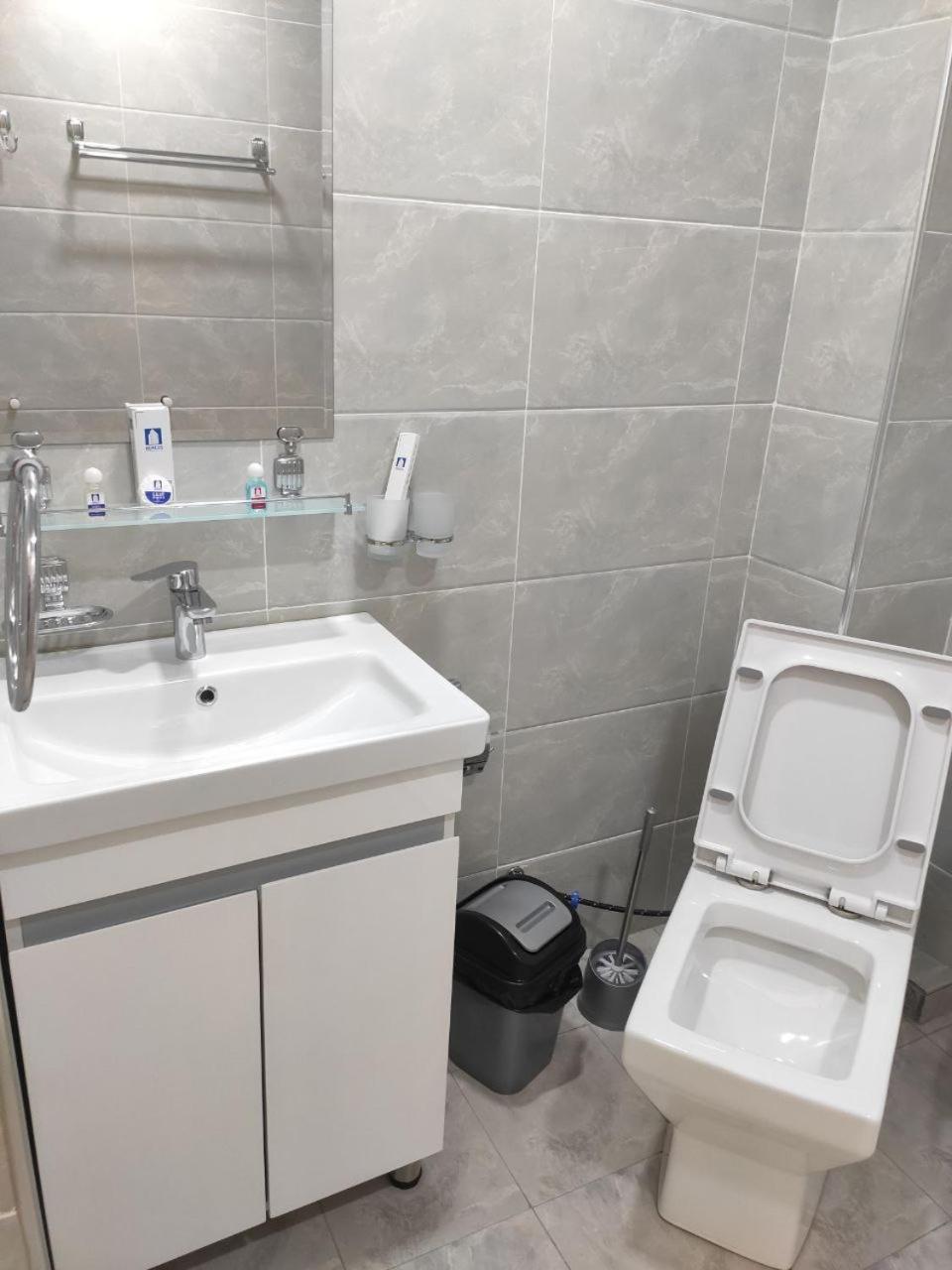Status Hotel Qarshi Luaran gambar