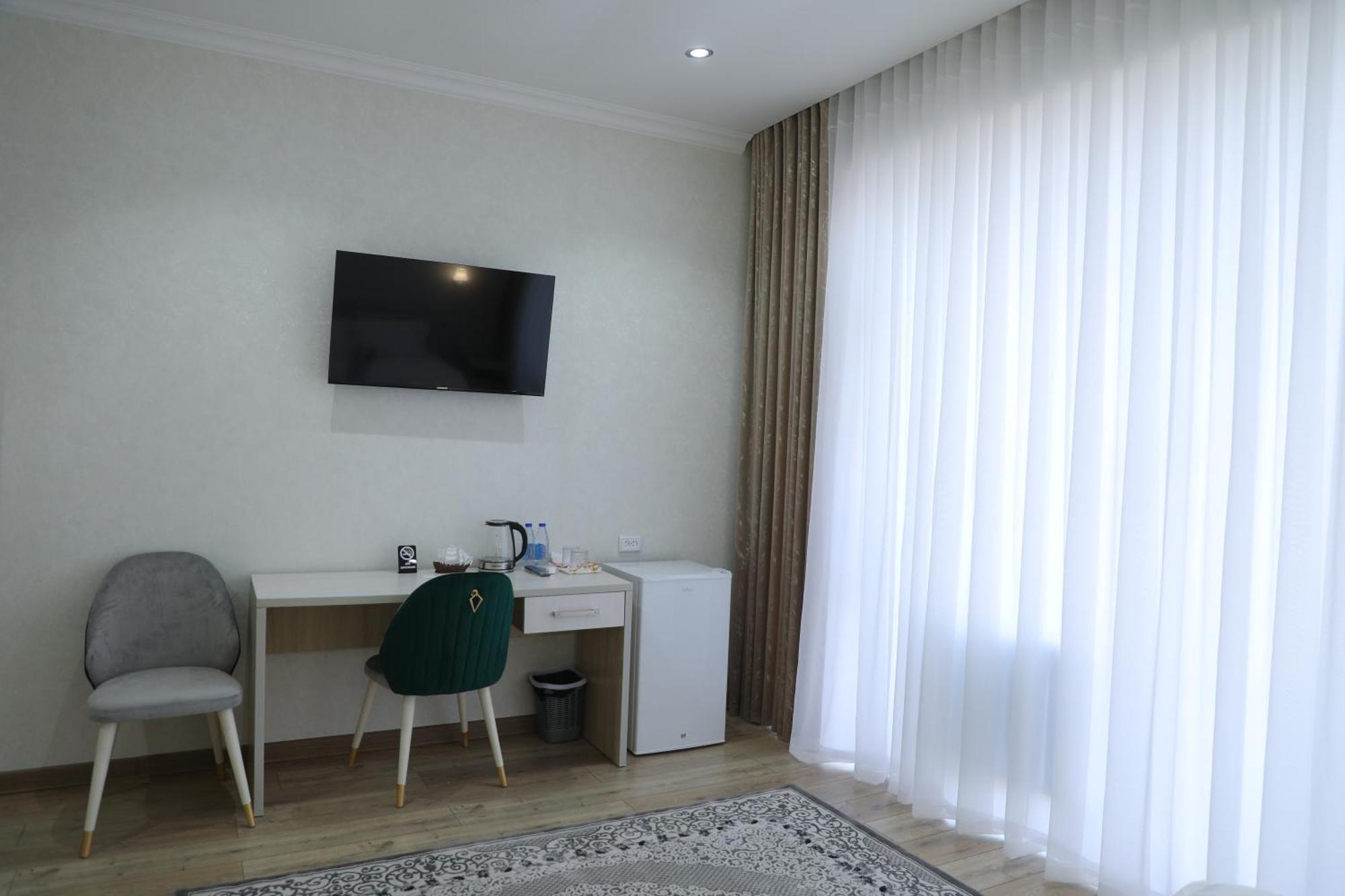 Status Hotel Qarshi Luaran gambar